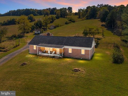 4245 Strasburg Rd, STRASBURG, VA, 22657-5309 | Card Image