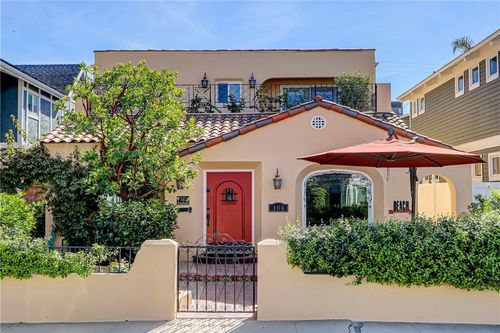 104 Saint Joseph Ave, Long Beach, CA, 90803-3156 | Card Image