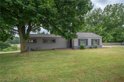 1621 Hankins Rd Ne, Massillon, OH, 44646-4801 | Card Image