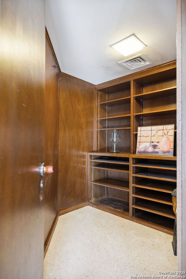 225 Carolwood Dr, House other with 3 bedrooms, 2 bathrooms and null parking in Castle Hills TX | Image 17