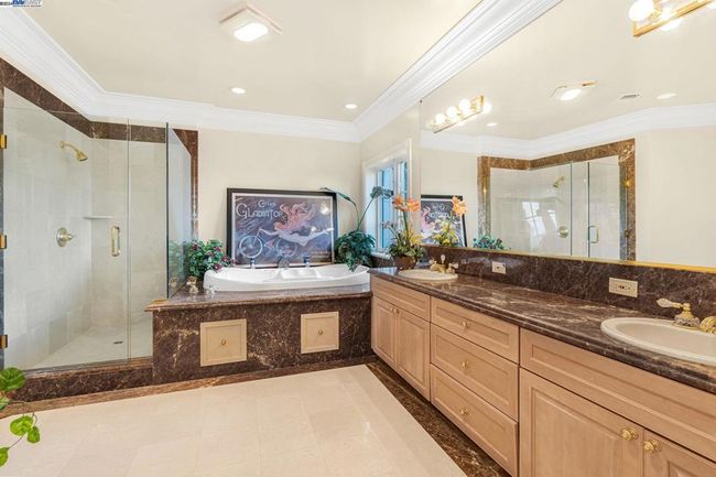 11 La Strada Ct, House other with 5 bedrooms, 5 bathrooms and 2 parking in Burlingame CA | Image 39