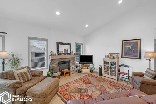 2914 Sw Pleasant St, Ankeny, IA, 50023-0012 | Card Image