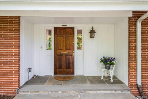 160 Hampshire Rd, Yonkers, NY, 10708-5815 | Card Image