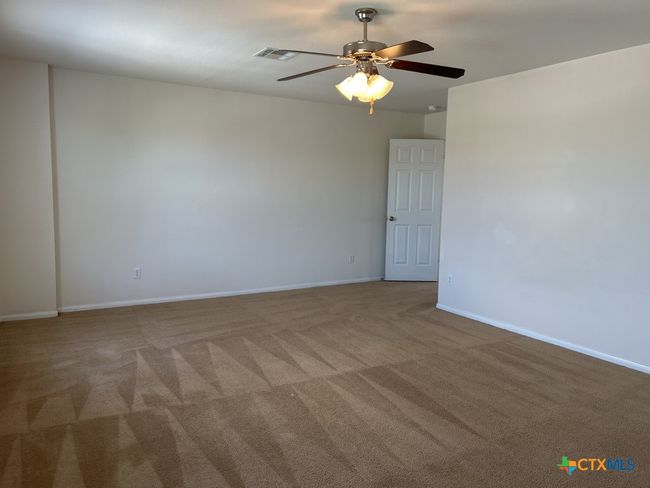 6504 Griffith Loop, House other with 3 bedrooms, 3 bathrooms and null parking in Killeen TX | Image 8