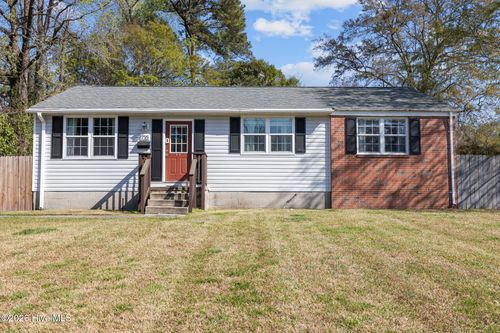 720 Barn St, Jacksonville, NC, 28540-6703 | Card Image