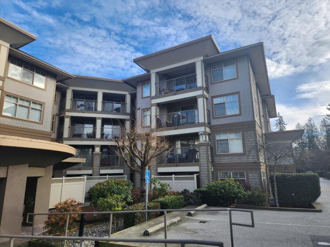 215 - 12238 224 Street, Condo with 1 bedrooms, 1 bathrooms and 1 parking in Maple Ridge BC | Image 2