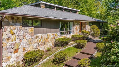 31 Dogwood Hills Rd, Newburgh, NY, 12550-2029 | Card Image