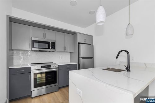 1435 10th St, Fort Lee, NJ, 07024-2016 | Card Image