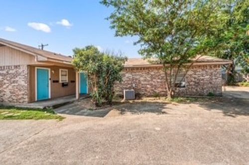 1122-and-1124-1122 N Center St, Arlington, TX, 76011-4884 | Card Image