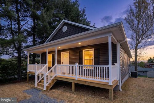 342 W Fairfax Avenue, ELKTON, VA, 22827 | Card Image