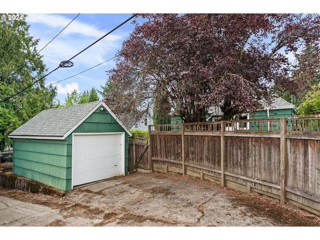 Garage | Image 26