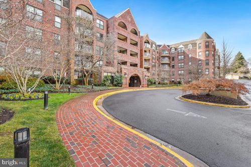 apt-218-2100 Langston Blvd, ARLINGTON, VA, 22201-3555 | Card Image