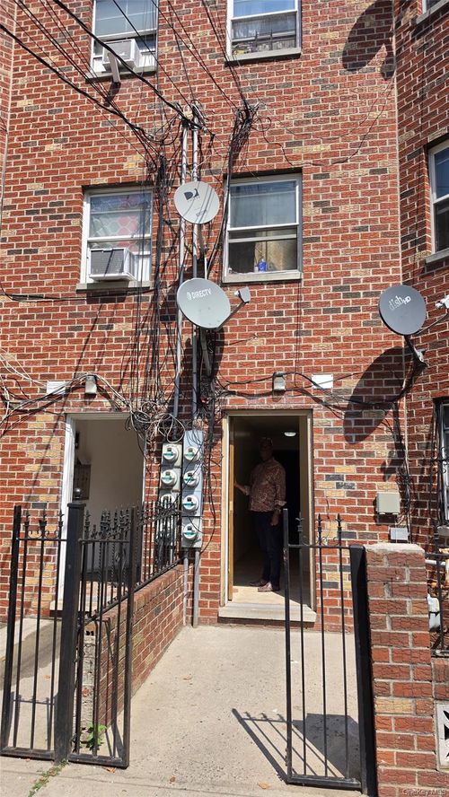1390 Bristow St, Bronx, NY, 10459-1328 | Card Image