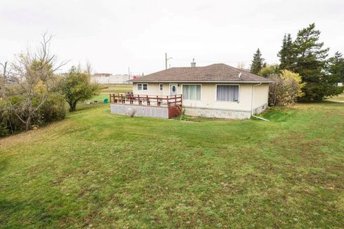 5207 49 St, Ponoka, AB, T4J1E1 | Card Image