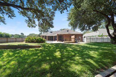 175 April Wind Drive, House other with 3 bedrooms, 2 bathrooms and null parking in Conroe TX | Image 3