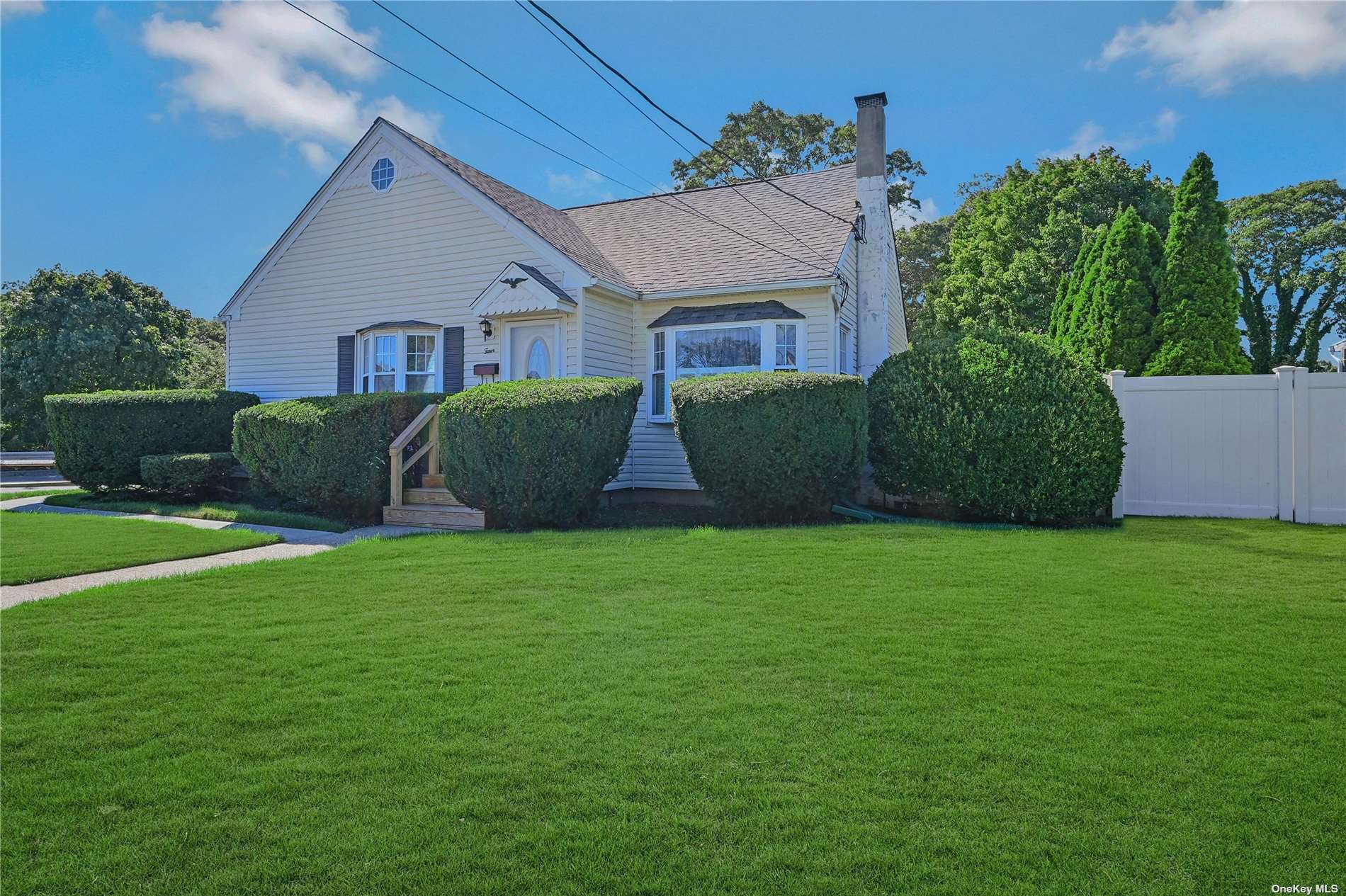 Perry Pl, Patchogue, NY 11772
