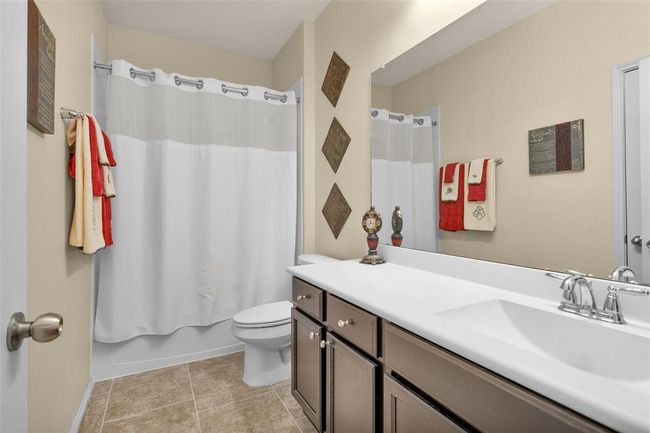 Hall bath with tub/shower combo. | Image 12