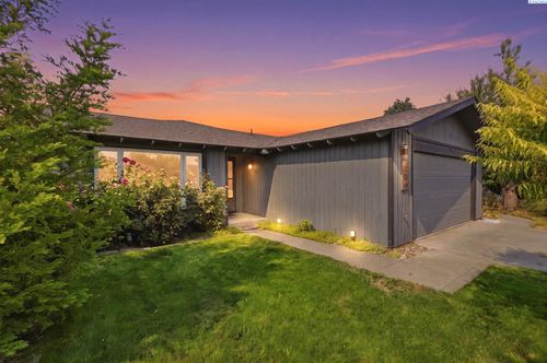 106 W 23rd Pl, Kennewick, WA, 99337-4926 | Card Image