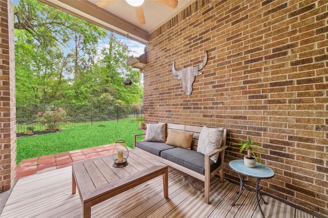 Large covered patio | Image 29