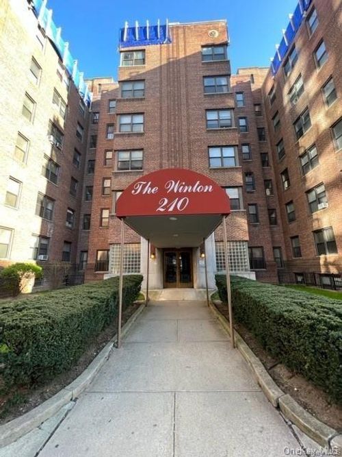 2m-210 Martine Ave, White Plains, NY, 10601-3433 | Card Image