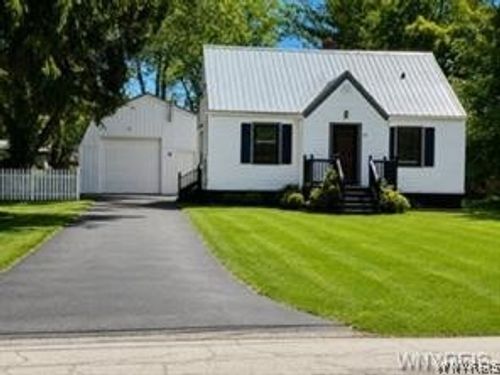 139 Allendale Rd, West Seneca, NY, 14224-3949 | Card Image
