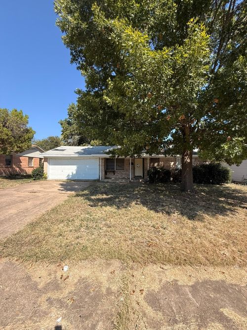 833 Jadewood Dr, Dallas, TX, 75232-4331 | Card Image