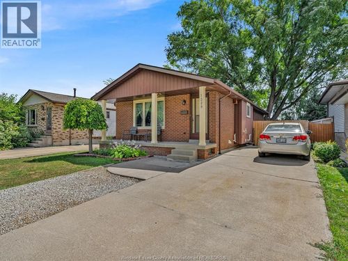 1329 Azalia Cres, Windsor, ON, N8W5C3 | Card Image
