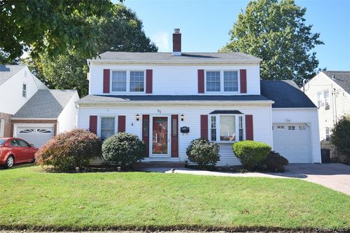 95 Krug Pl, Mineola, NY, 11501-3726 | Card Image