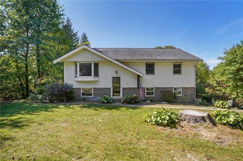 18400 Shaw Rd, Chagrin Falls, OH, 44023-9524 | Card Image