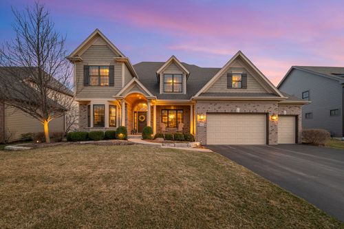 81 Landon Cir, Wheaton, IL, 60189-5914 | Card Image