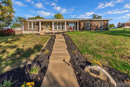 5326 Kings Park Dr, Saint Louis, MO, 63129-3138 | Card Image