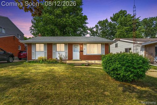 909 Lochhead Ave, Flint, MI, 48507-2804 | Card Image