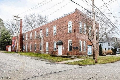 241 Myrtle St, Ravenna, OH, 44266-3245 | Card Image
