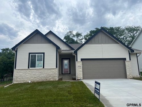 4510 Barksdale Dr, Bellevue, NE, 68133-3031 | Card Image