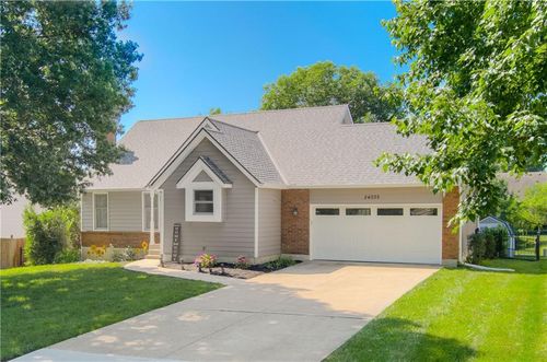 24035 W 57th St, Shawnee, KS, 66226-2946 | Card Image