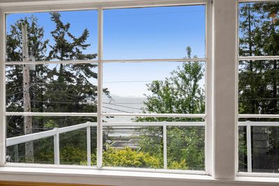 14623 W Beach Ave, House other with 3 bedrooms, 1 bathrooms and 3 parking in White Rock BC | Image 3