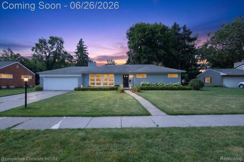 17451 Birwood Ave, Beverly Hills, MI, 48025-3249 | Card Image