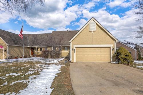 8629 Crysler Ave, Kansas City, MO, 64138-5134 | Card Image