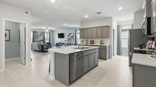 728 Amber Fields Drive, House other with 4 bedrooms, 3 bathrooms and null parking in Denton TX | Image 7