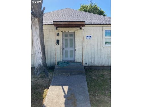111 Se 12th St, Pendleton, OR, 97801-2464 | Card Image