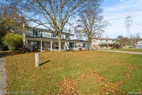 5069 Vincent Trl, Shelby Township, MI, 48316-5253 | Card Image