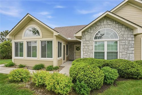 11268 S Pflumm Rd, Olathe, KS, 66215-4811 | Card Image