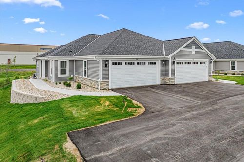 0801-520 Hunter Oaks Boulevard, Watertown, WI, 53094 | Card Image