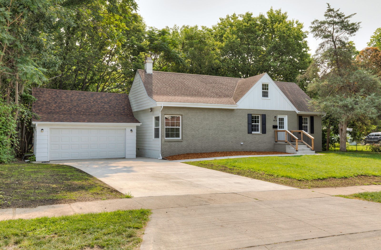 24th St, Des Moines, IA 50312