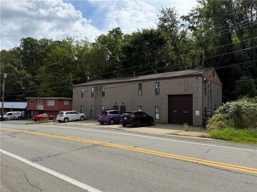 1326 Streets Run Rd, West Mifflin, PA, 15236-2233 | Card Image