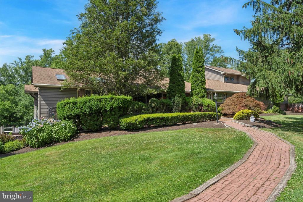 Old Welsh Rd, Huntingdon Valley, PA 19006