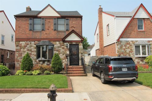 62 82nd Pl, Middle Village, NY, 11379-1431 | Card Image