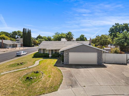 683 Claremont Ct, Vacaville, CA, 95687-5417 | Card Image