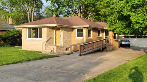 313 Hazen St, Paw Paw, MI, 49079-1056 | Card Image