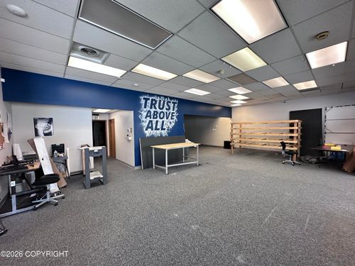3c-3677 College Road, Fairbanks, AK, 99709 | Card Image